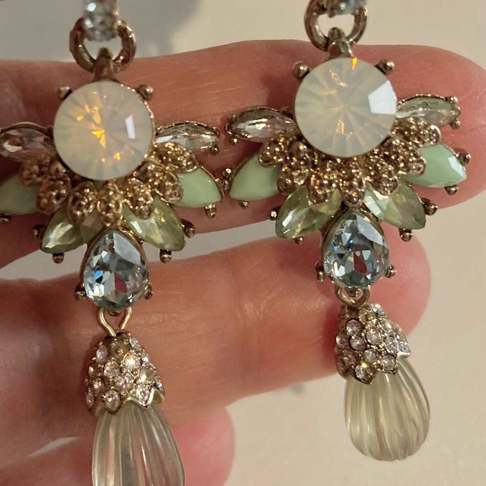 Earrings. Dazzling Beautiful Earrings. Excellent Condition. Pre Owned - Picture 11 of 16